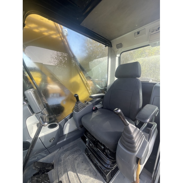 2024 كاتربيلر 320D2L-43943413