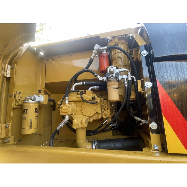 2024 كاتربيلر 320D2L-43943414