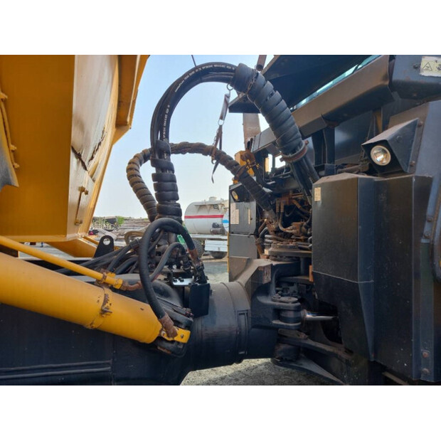 2017 Komatsu HM400-3R-43943781