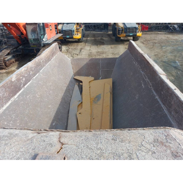 2017 Komatsu HM400-3R-43943797