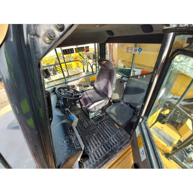 2017 Komatsu HM400-3R-43943811