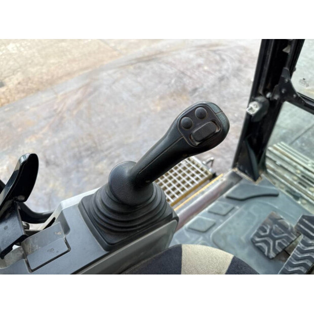 2017 كاتربيلر 318FL-43943898