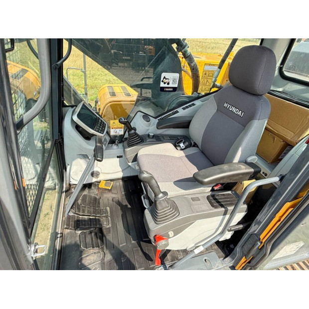 2025 Hyundai HX360L-43944085