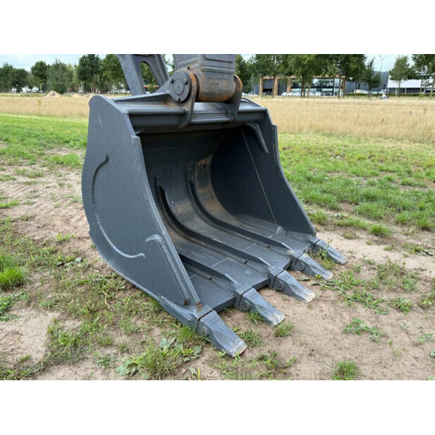 2025 Hyundai HX360L-43944093