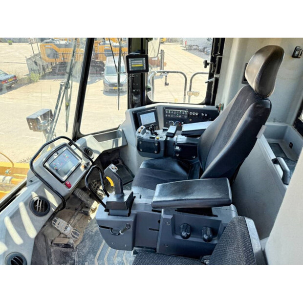 2018 Caterpillar 990K-43944545