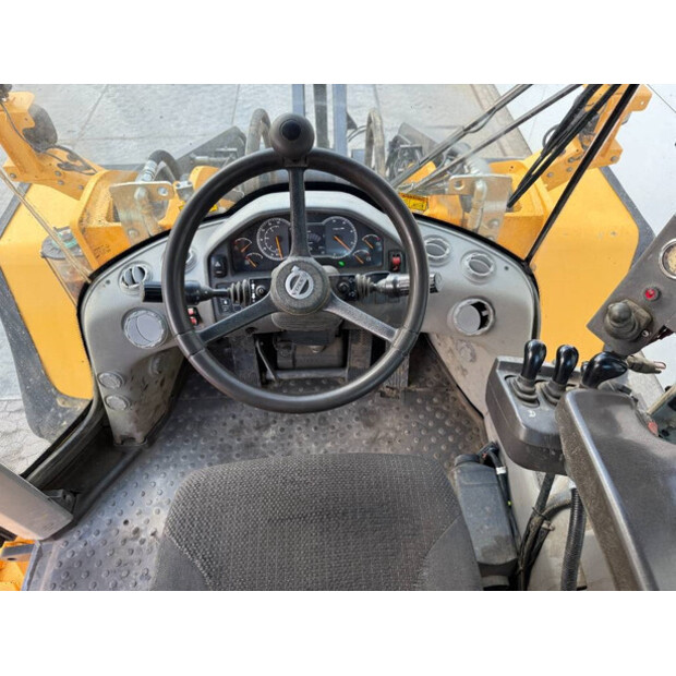 2017 Volvo L220H-43944610