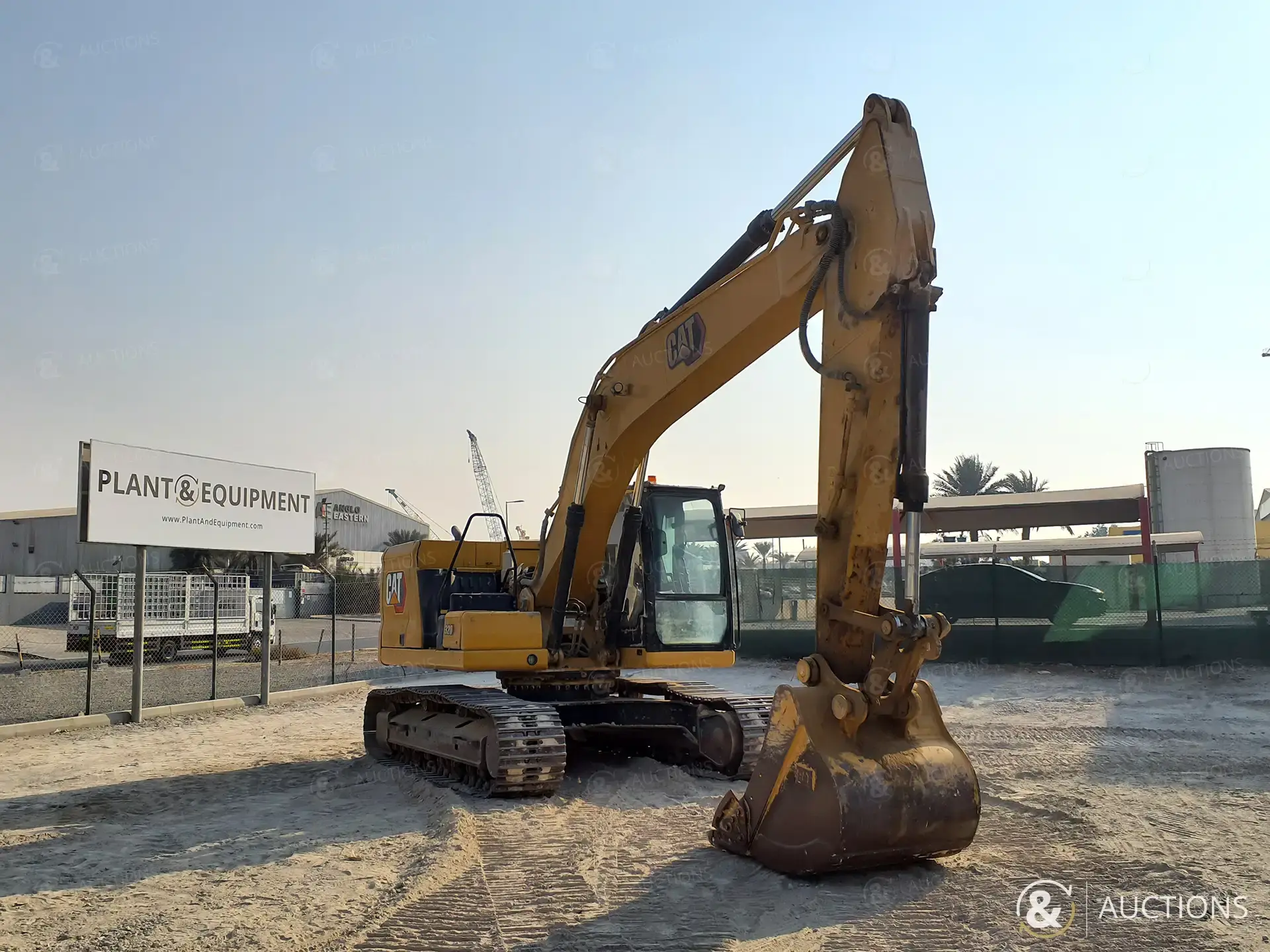 صورة ل حفارات مجنزرة 2021 كاتربيلر 320-07 C