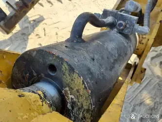 2016-caterpillar-th417c-gc-1380143-43945081