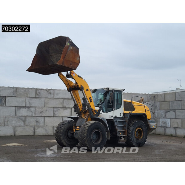 2017 ليبهير L556-43946166