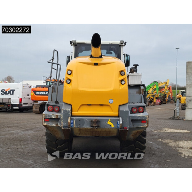 2017 ليبهير L556-43946170