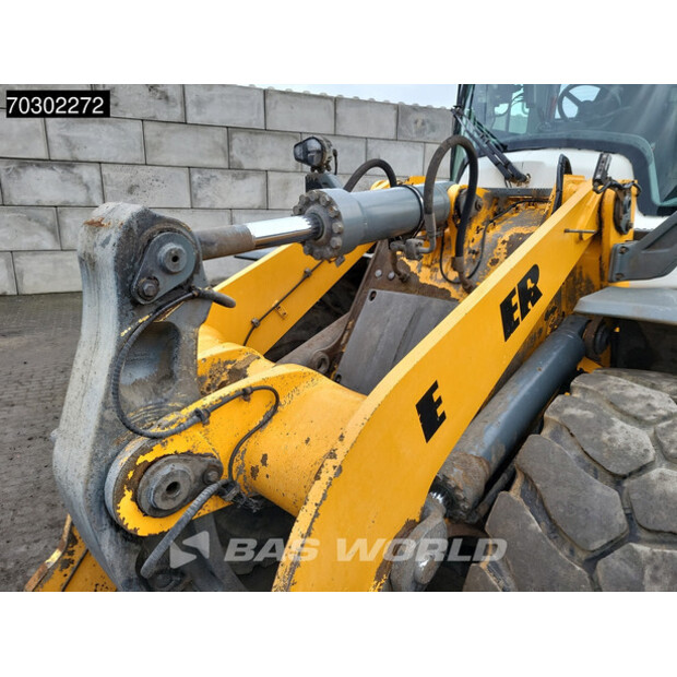 2017 ليبهير L556-43946174