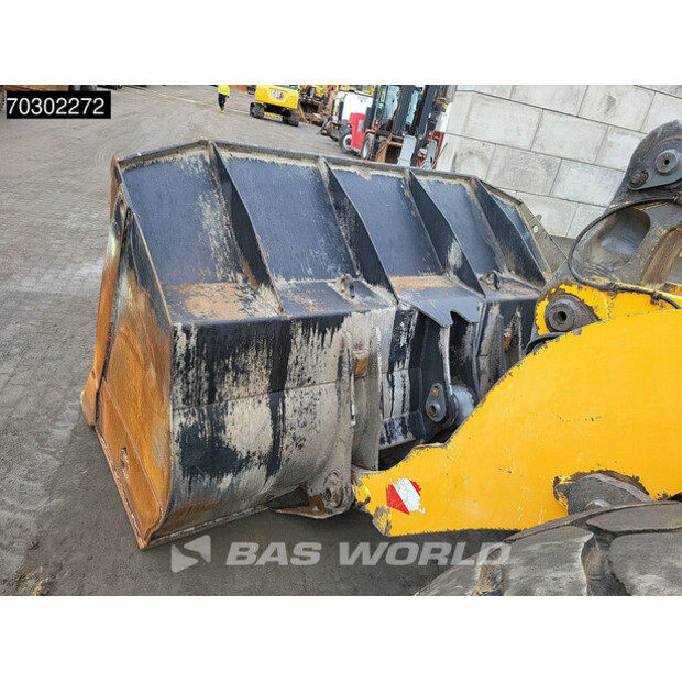 2017 ليبهير L556-43946177