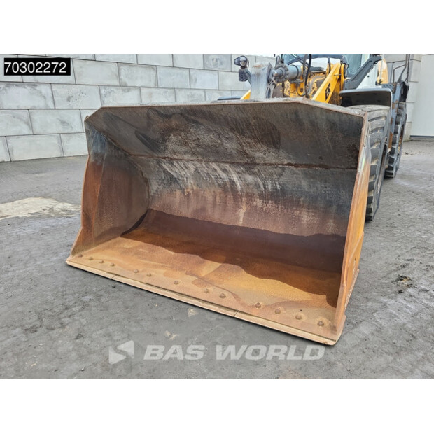 2017 ليبهير L556-43946178