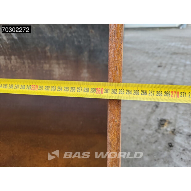 2017 ليبهير L556-43946180