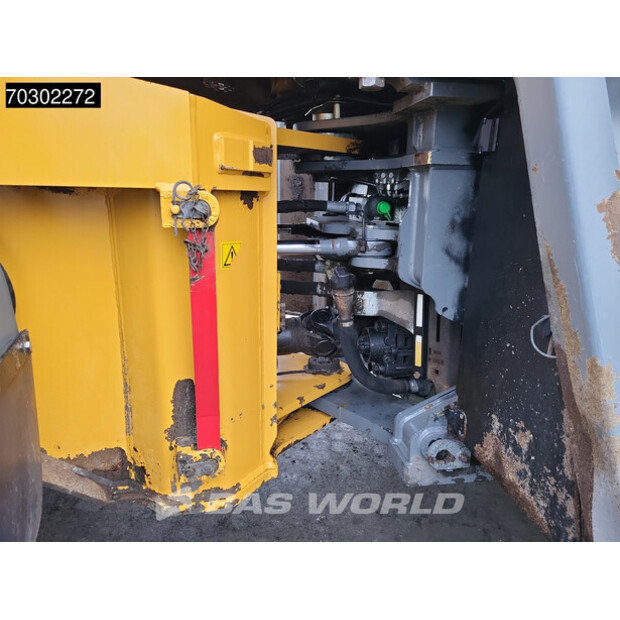 2017 ليبهير L556-43946185