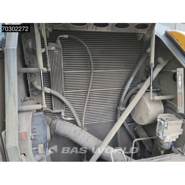 2017 ليبهير L556-43946186