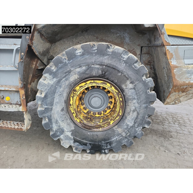 2017 ليبهير L556-43946192