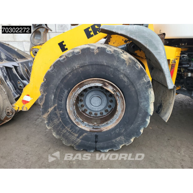 2017 ليبهير L556-43946193