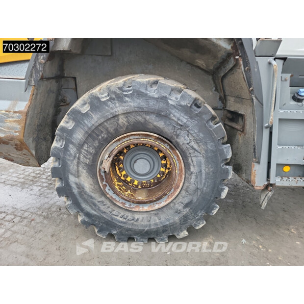 2017 ليبهير L556-43946194