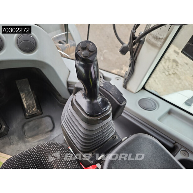 2017 ليبهير L556-43946198