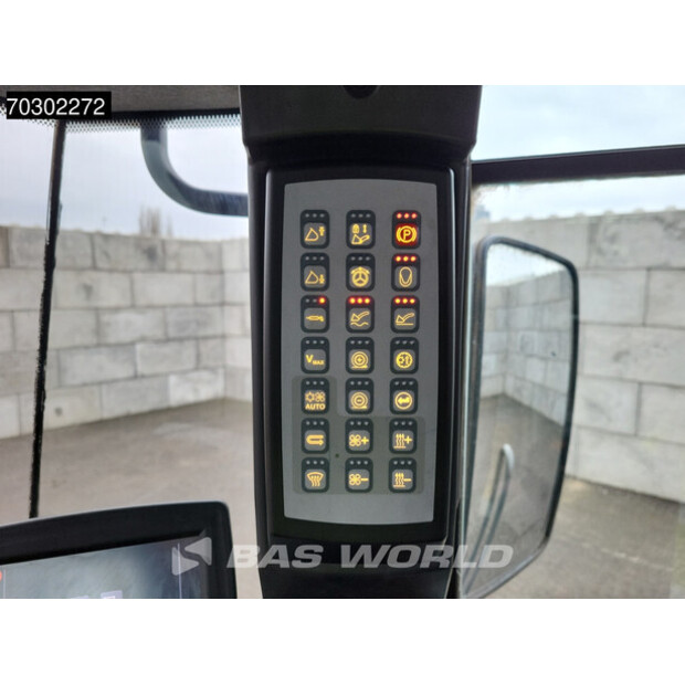 2017 ليبهير L556-43946203