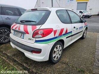2010-peugeot-206-1389033-43960329