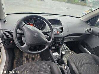 2010-peugeot-206-1389033-43960331