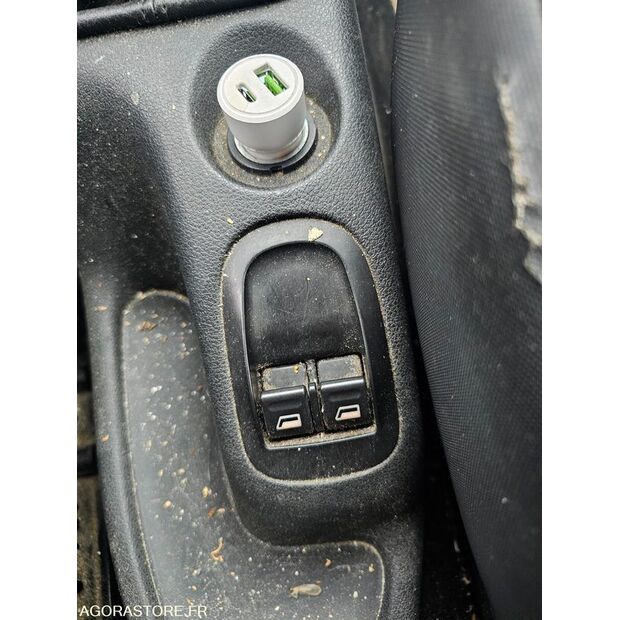 2010 بيجو 206-43960337