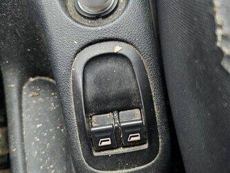 2010-peugeot-206-1389033-43960337