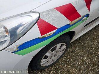 2010-peugeot-206-1389033-43960340