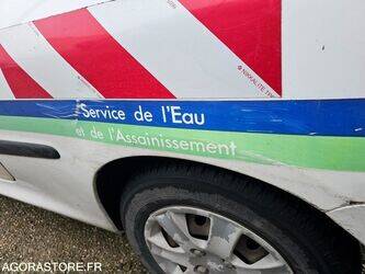 2010-peugeot-206-1389033-43960346