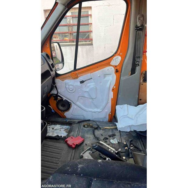 2016 رينو Master-43961456