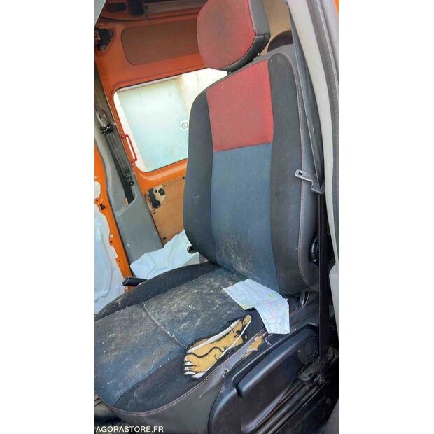 2016 رينو Master-43961458