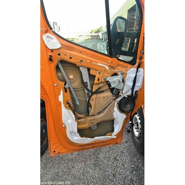 2016 رينو Master-43961460