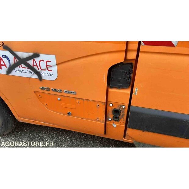 2016 رينو Master-43961462