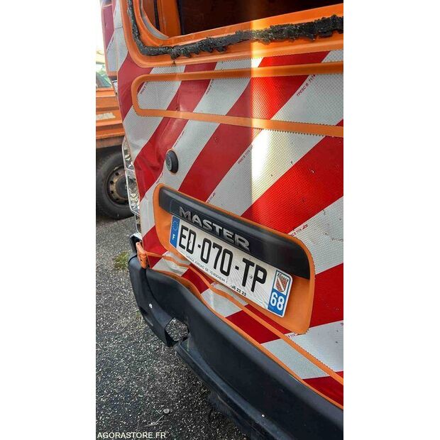 2016 رينو Master-43961468