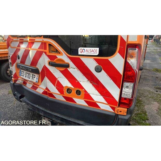 2016 رينو Master-43961470