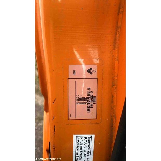 2016 رينو Master-43961477