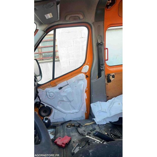 2016 رينو Master-43961478