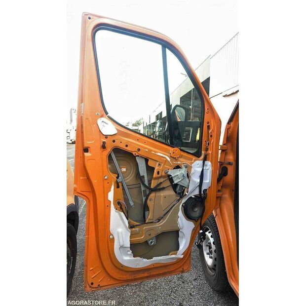 2016 رينو Master-43961479