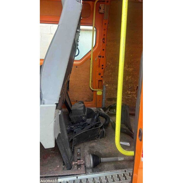 2016 رينو Master-43961481