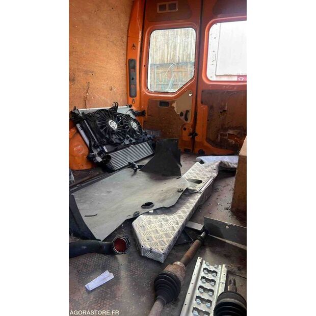 2016 رينو Master-43961482