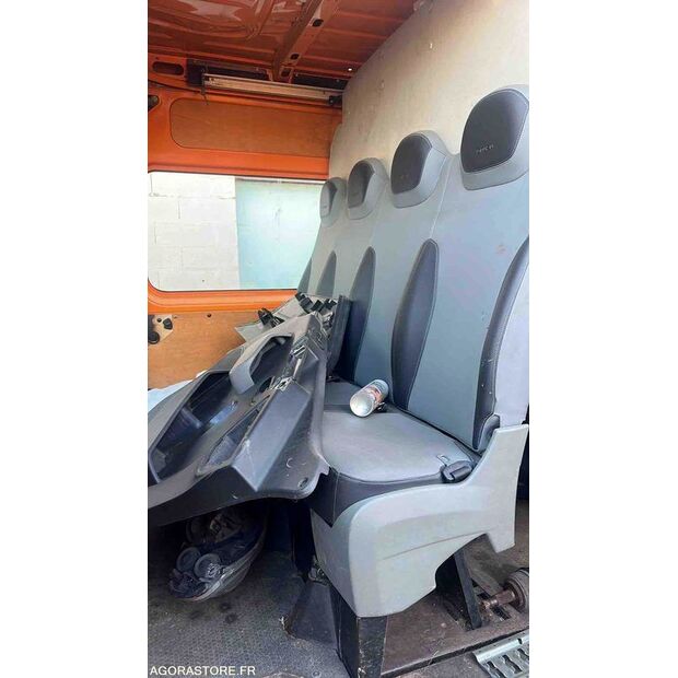 2016 رينو Master-43961483