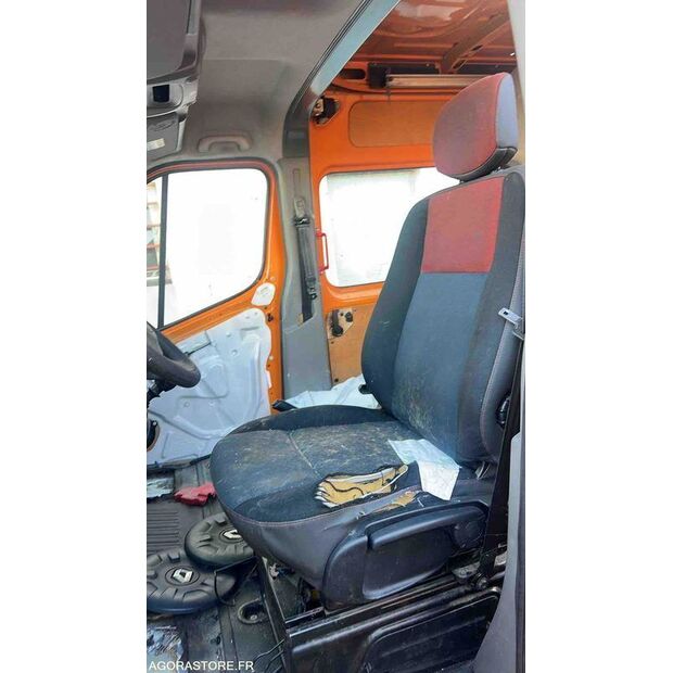 2016 رينو Master-43961484