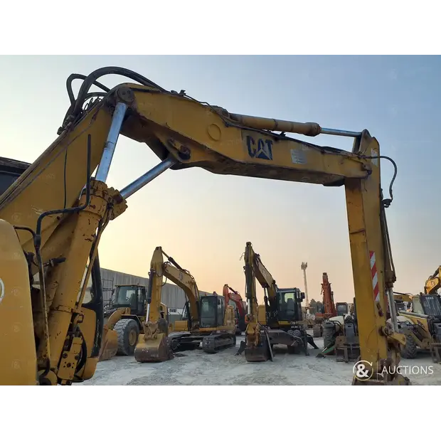 2002 كاتربيلر M318-43964762