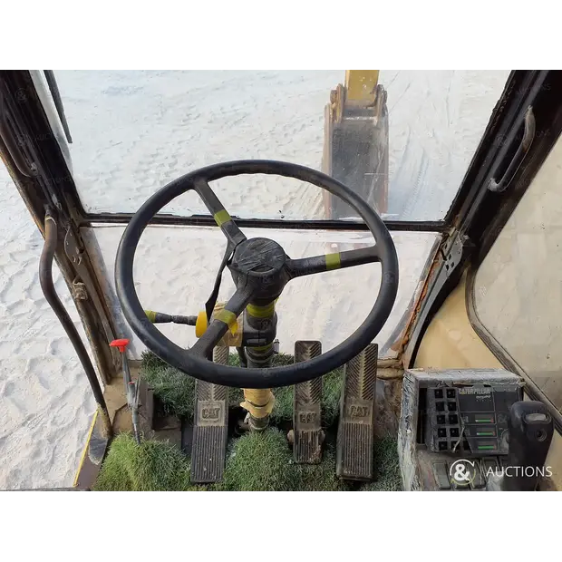 2002 كاتربيلر M318-43964775