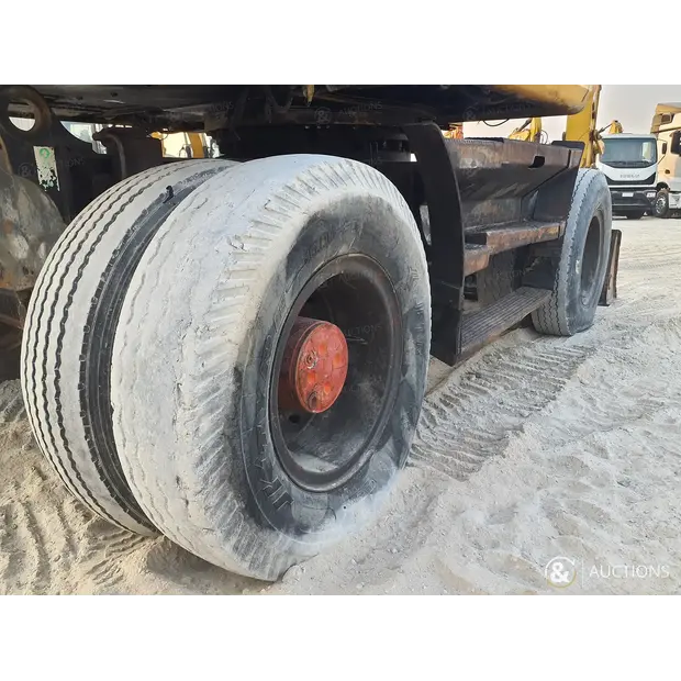 2002 كاتربيلر M318-43964812