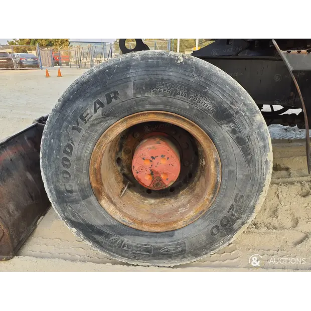 2002 كاتربيلر M318-43964815