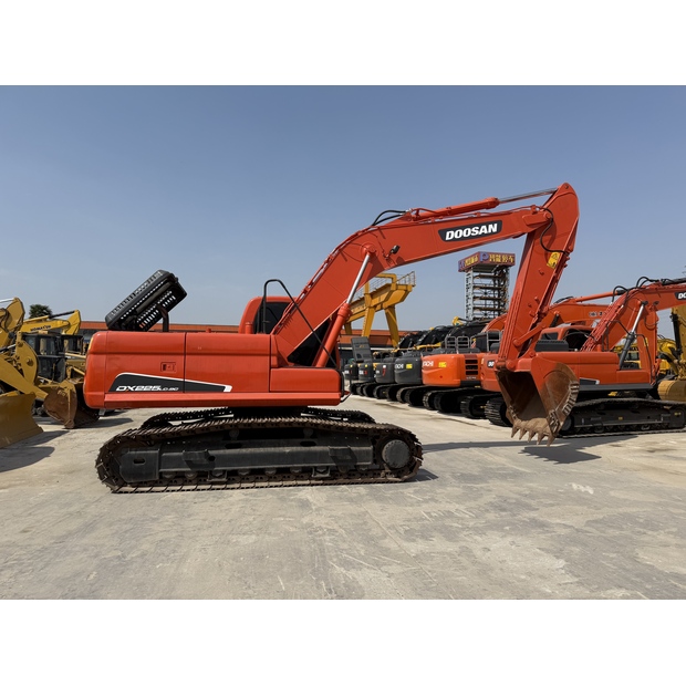 2024 Doosan DX225LC-9C-43964844