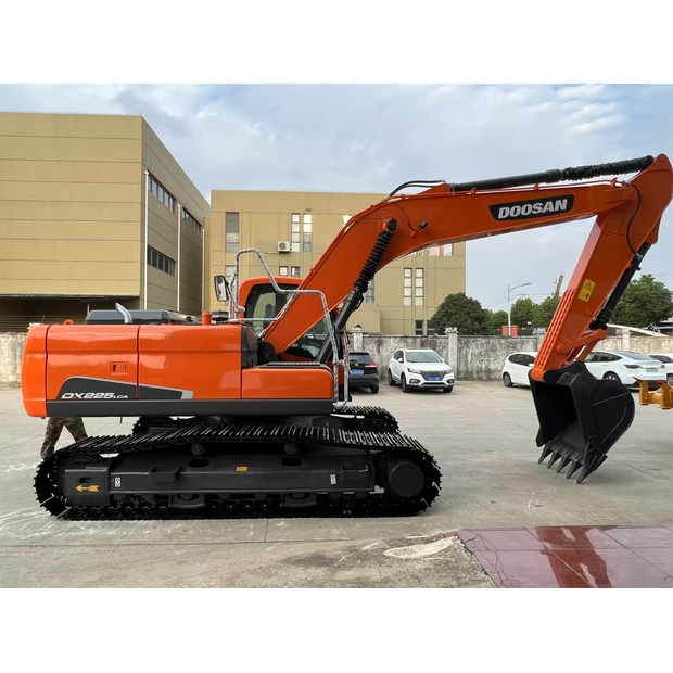 2024 Doosan DX225LCA-43964907